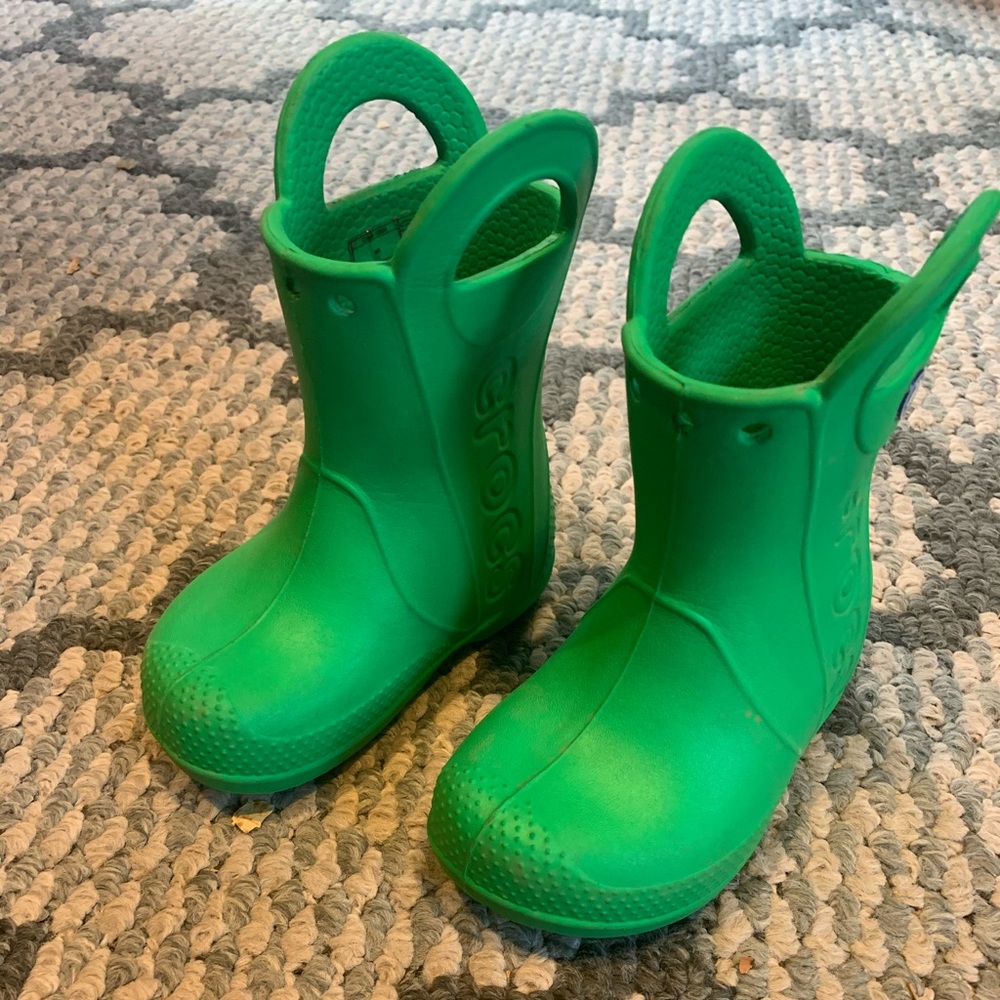 Toddler size 6 crocs